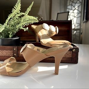 Bandolino open toe heeled sandal. Size 8.5